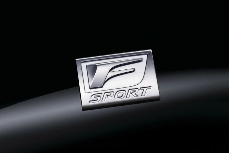 Логотип Lexus RX450h F-Sport 2013 года  (фото 2 из 8)